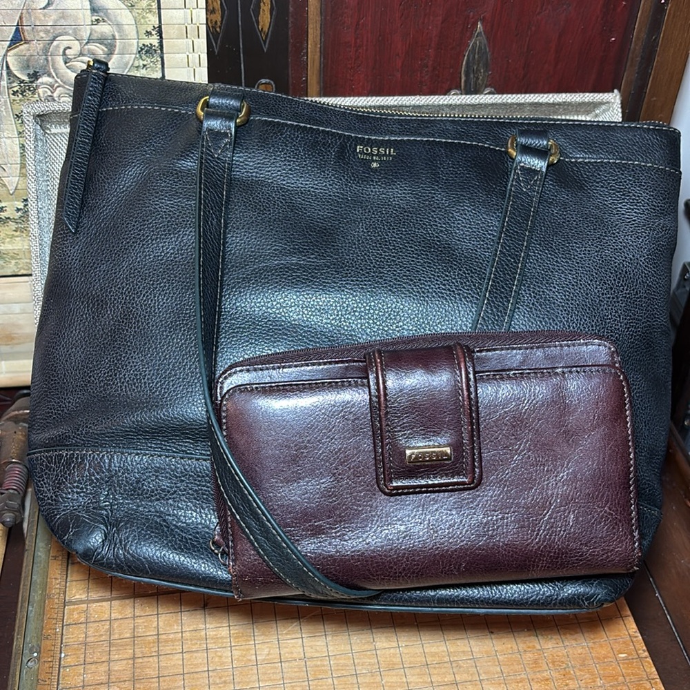 Fossil Black Pebbled Leather Tote Bag 14”Lx11”Hx5.5”W w Wine Purple Long Wallet